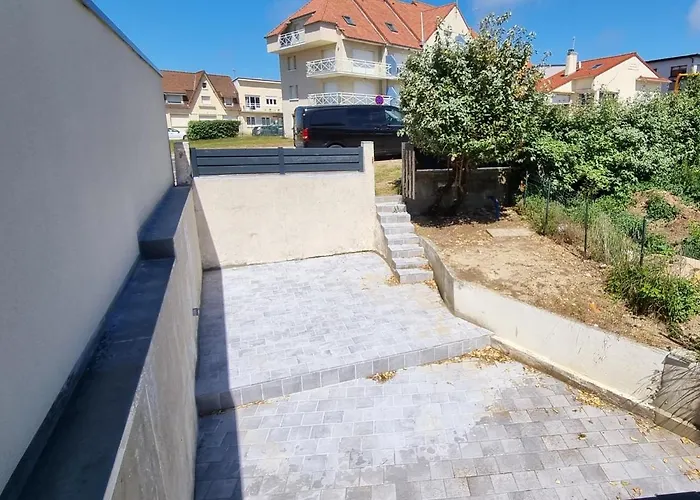 Jolie petite maison située à 150m de la plage
